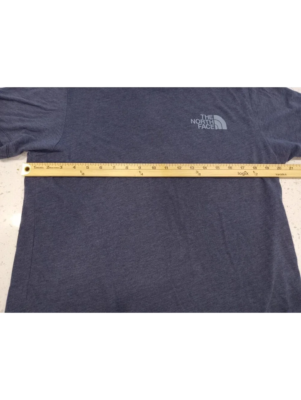 The North Face Crewneck T-Shirt Mens Medium Blue Heather Chest Logo